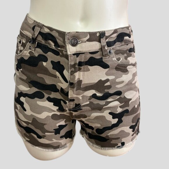Ardene Eightytwo Camouflage Women's Stretch Shorts - Picture 1 of 9